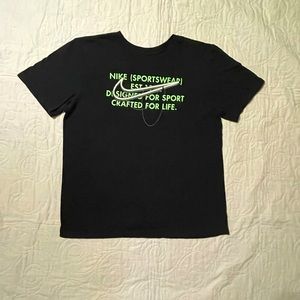 🔖Nike The Nike Tee Size Medium T Shirt Black and Green